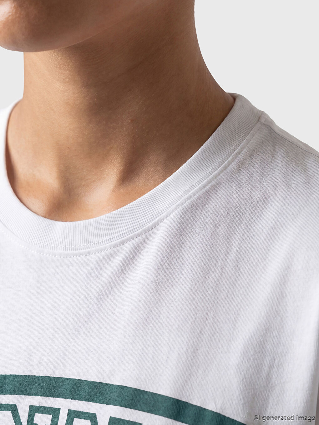 Beyaz Bisiklet Yaka Baskılı Kadın Spor Tişört-2