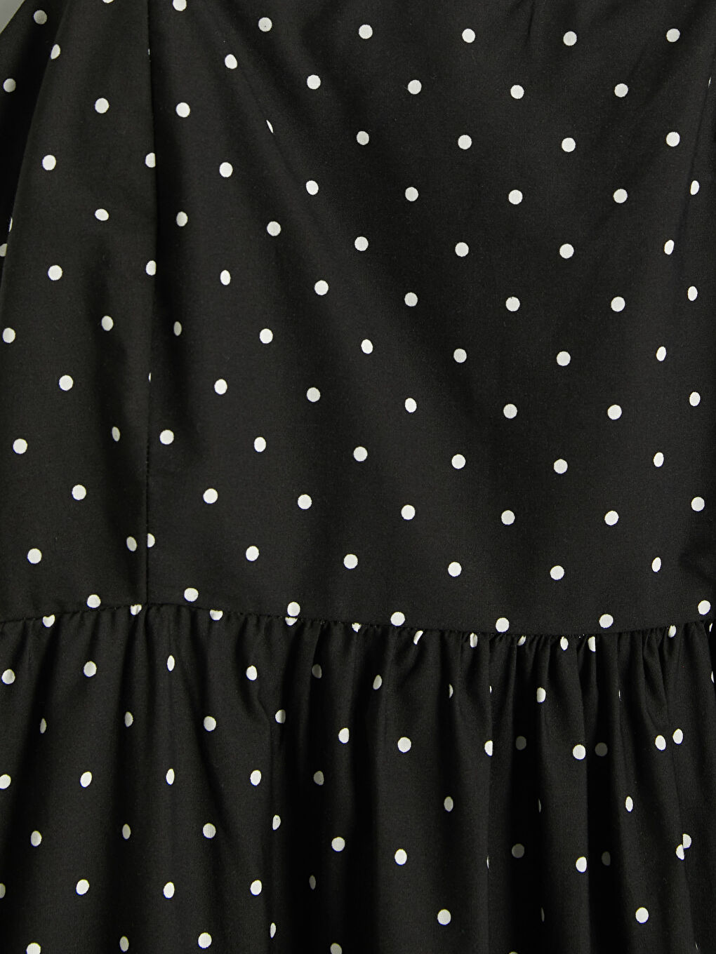 Siyah Kare Yaka Puantiyeli Fırfırlı Katkat Elbise-2