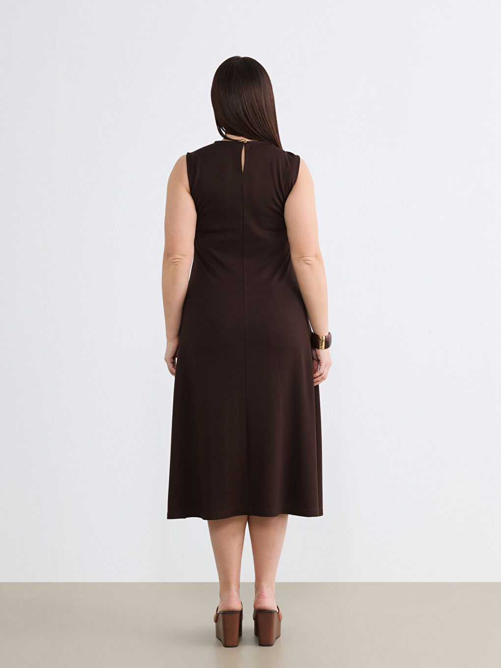 Kahverengi Büyük Beden Bisiklet Yaka Kuşaklı Elbise-3