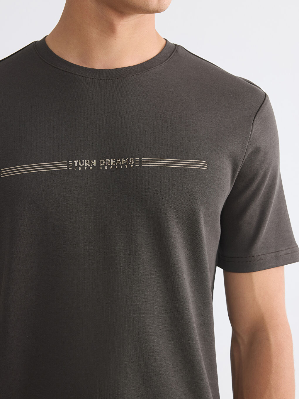 Muška majica od džersija sa štampom i okruglim izrezom-2