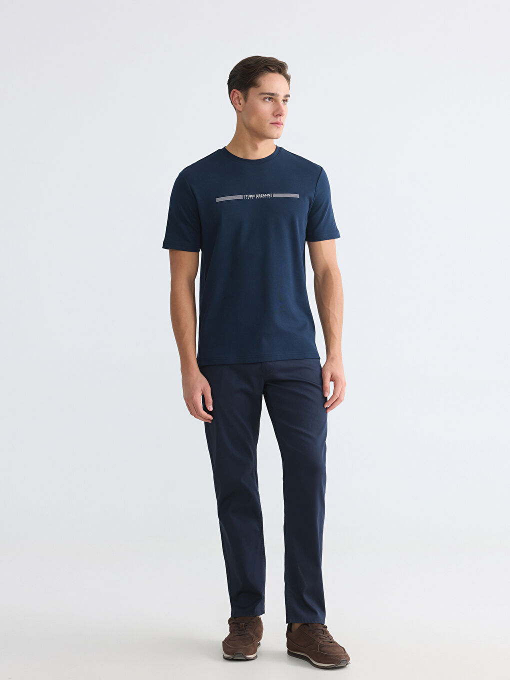 Muška majica od džersija sa štampom i okruglim izrezom-1