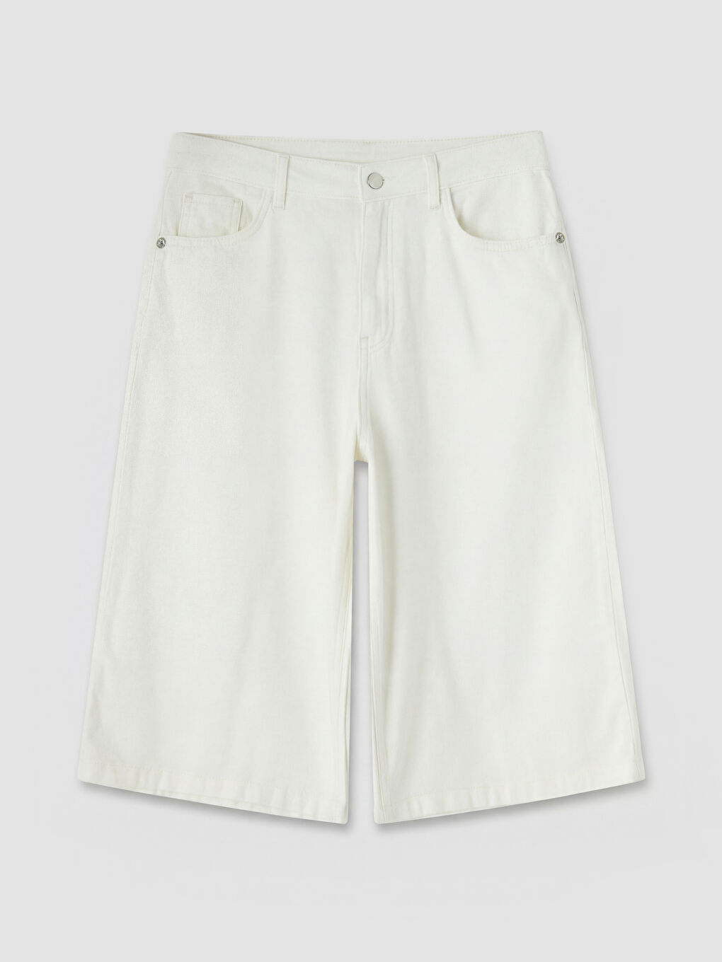 Beyaz Bermuda Fit Kadın Jean Şortolon