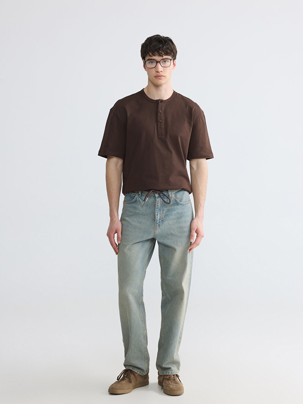 Kahverengi Henley Yaka Erkek Tişört-1