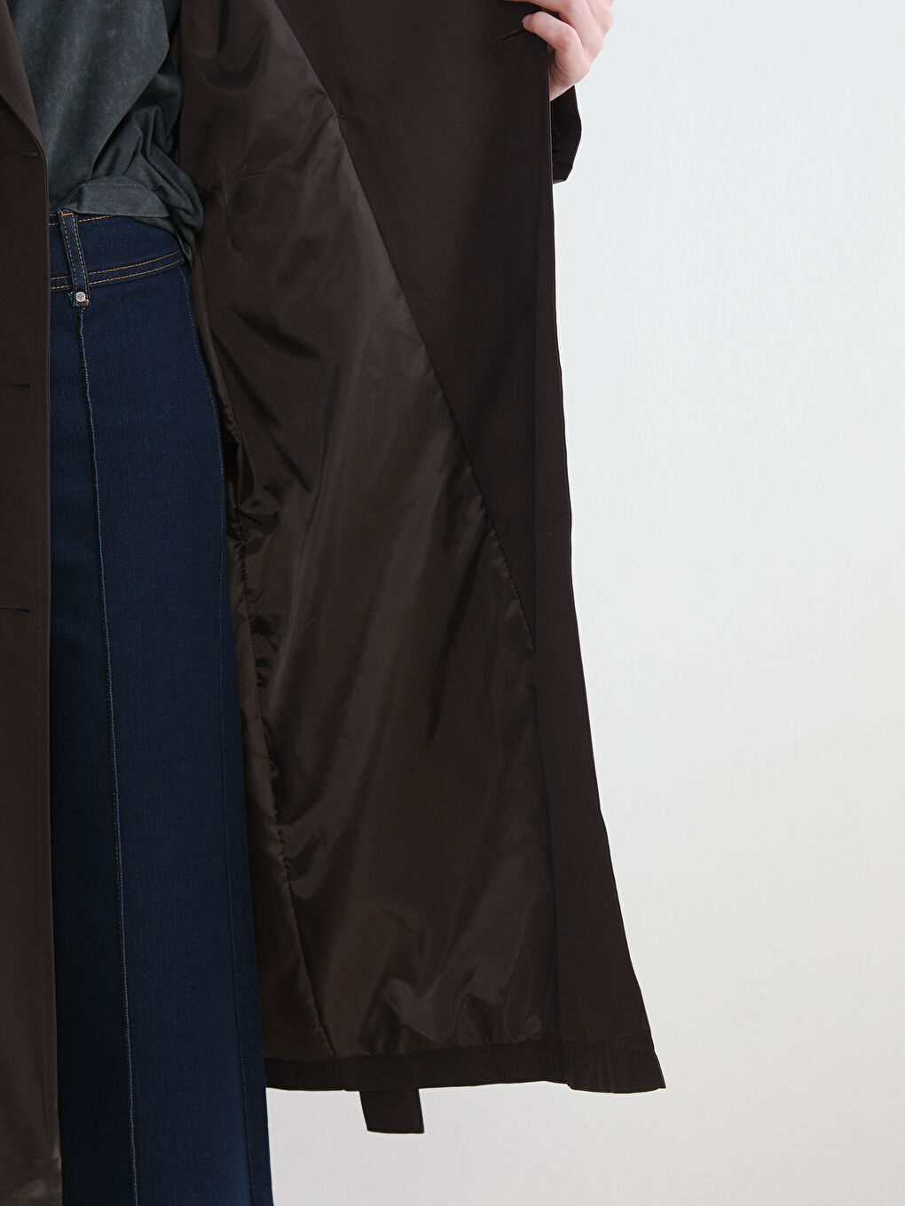 Kahverengi Kruvaze Yaka Kuşaklı Kadın Trençkot-3