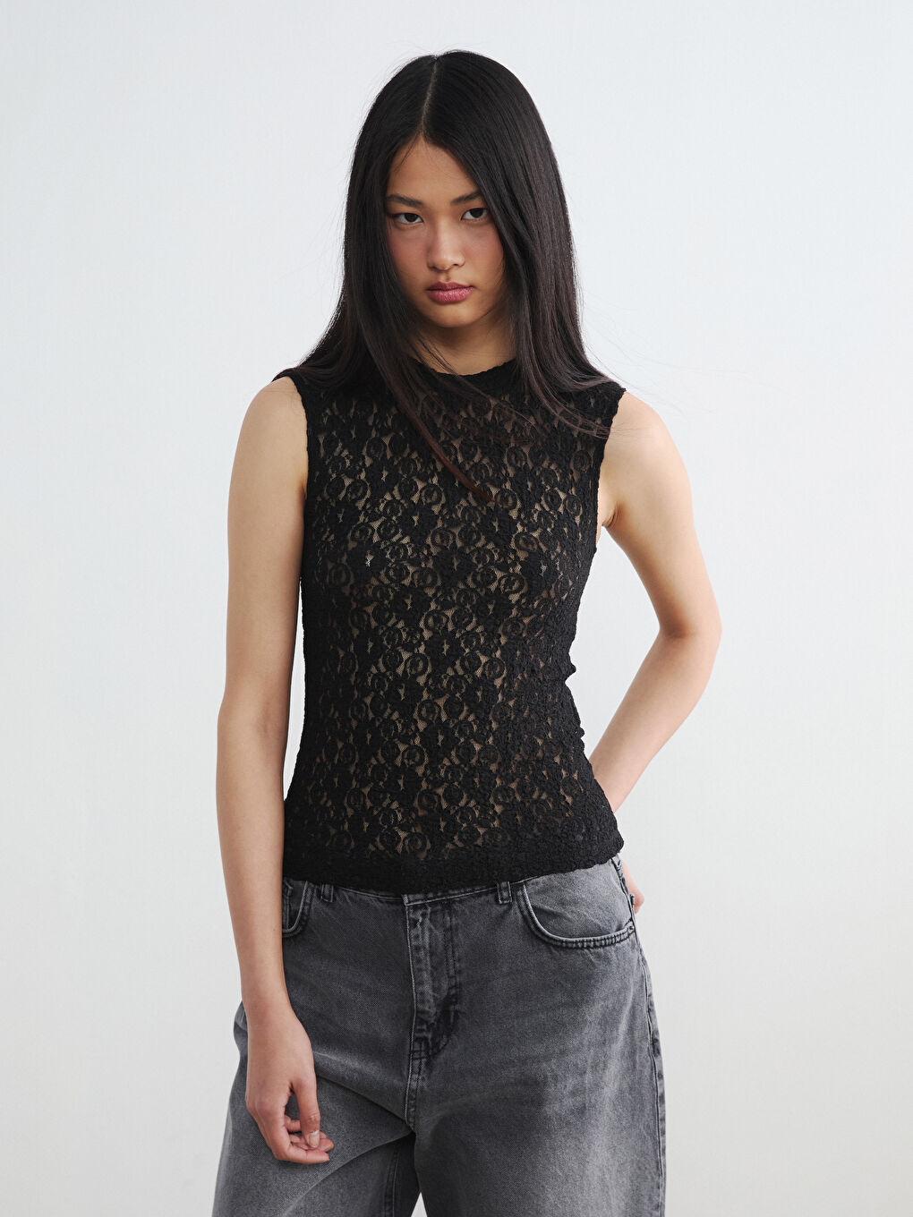 Siyah Bisiklet Yaka Dantelli Bluz