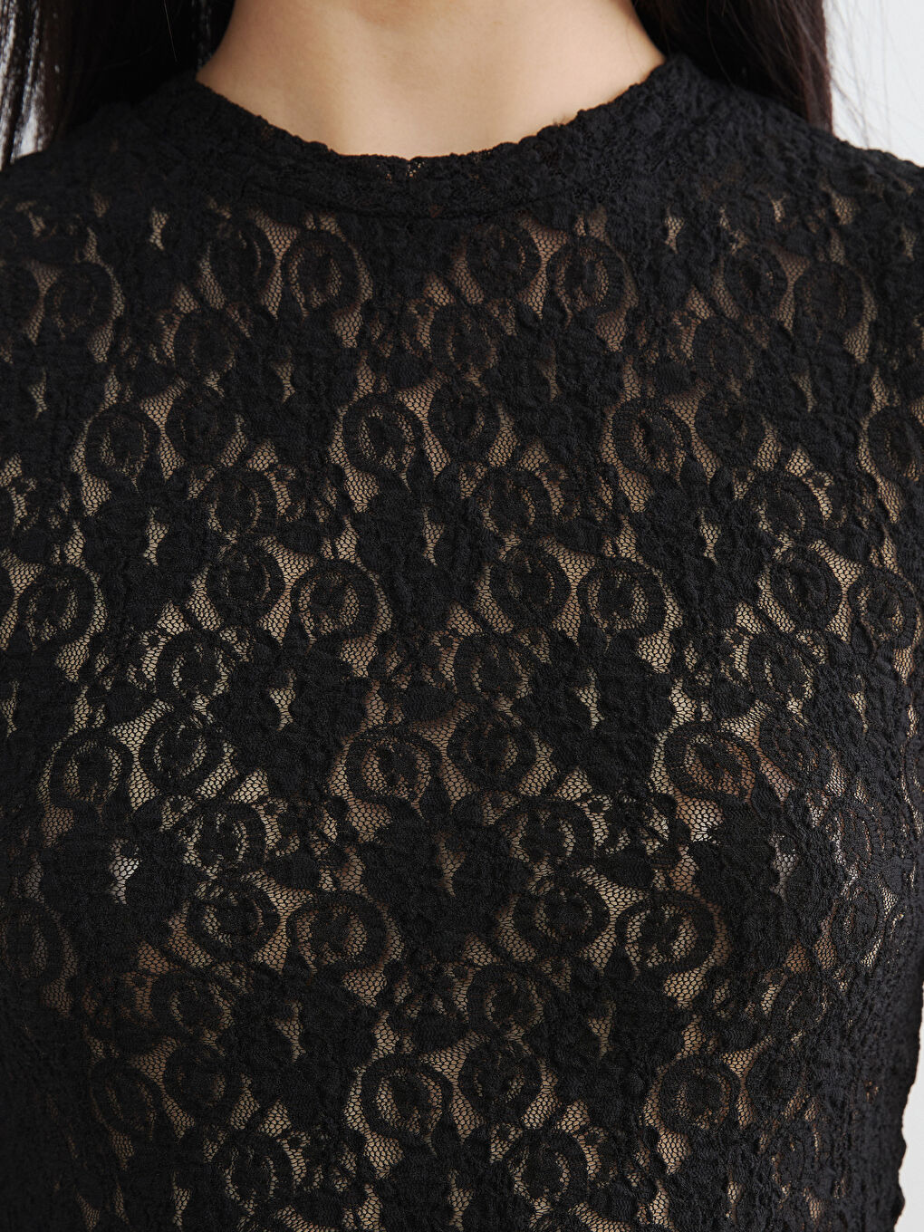 Siyah Bisiklet Yaka Dantelli Bluz-2