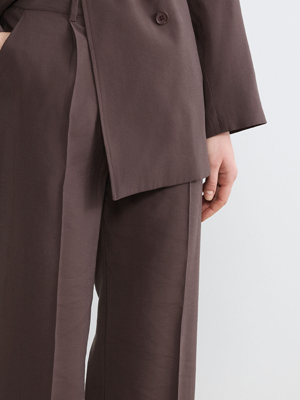 Kahverengi Regular Fit Pileli Kadın Kumaş Pantolon-2