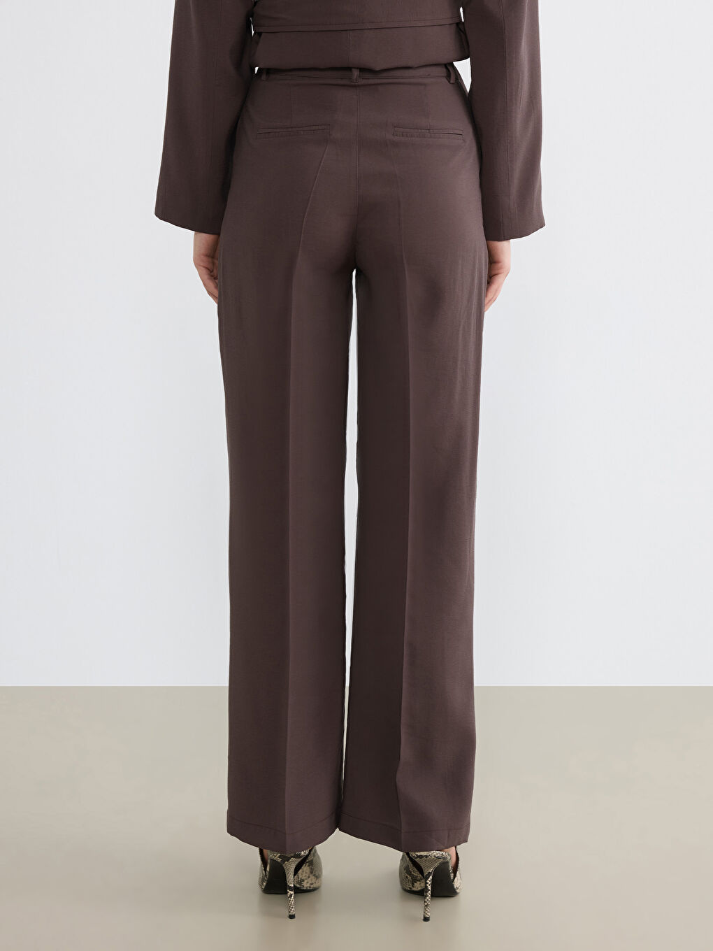 Kahverengi Regular Fit Pileli Kadın Kumaş Pantolon-3