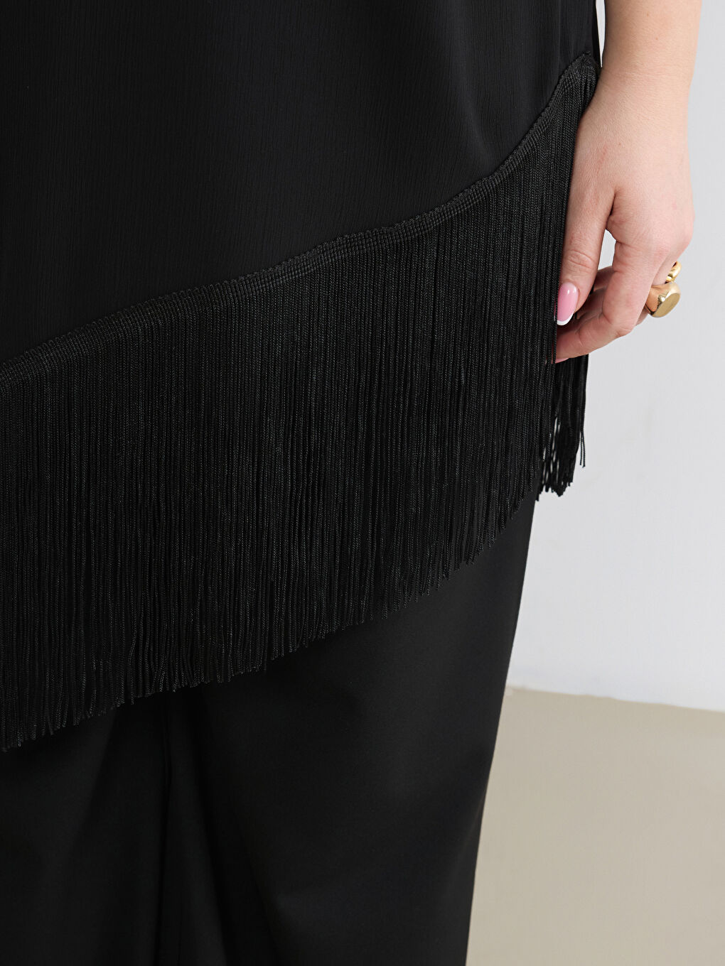 Siyah Büyük Beden Tek Omuz Püsküllü Bluz-2