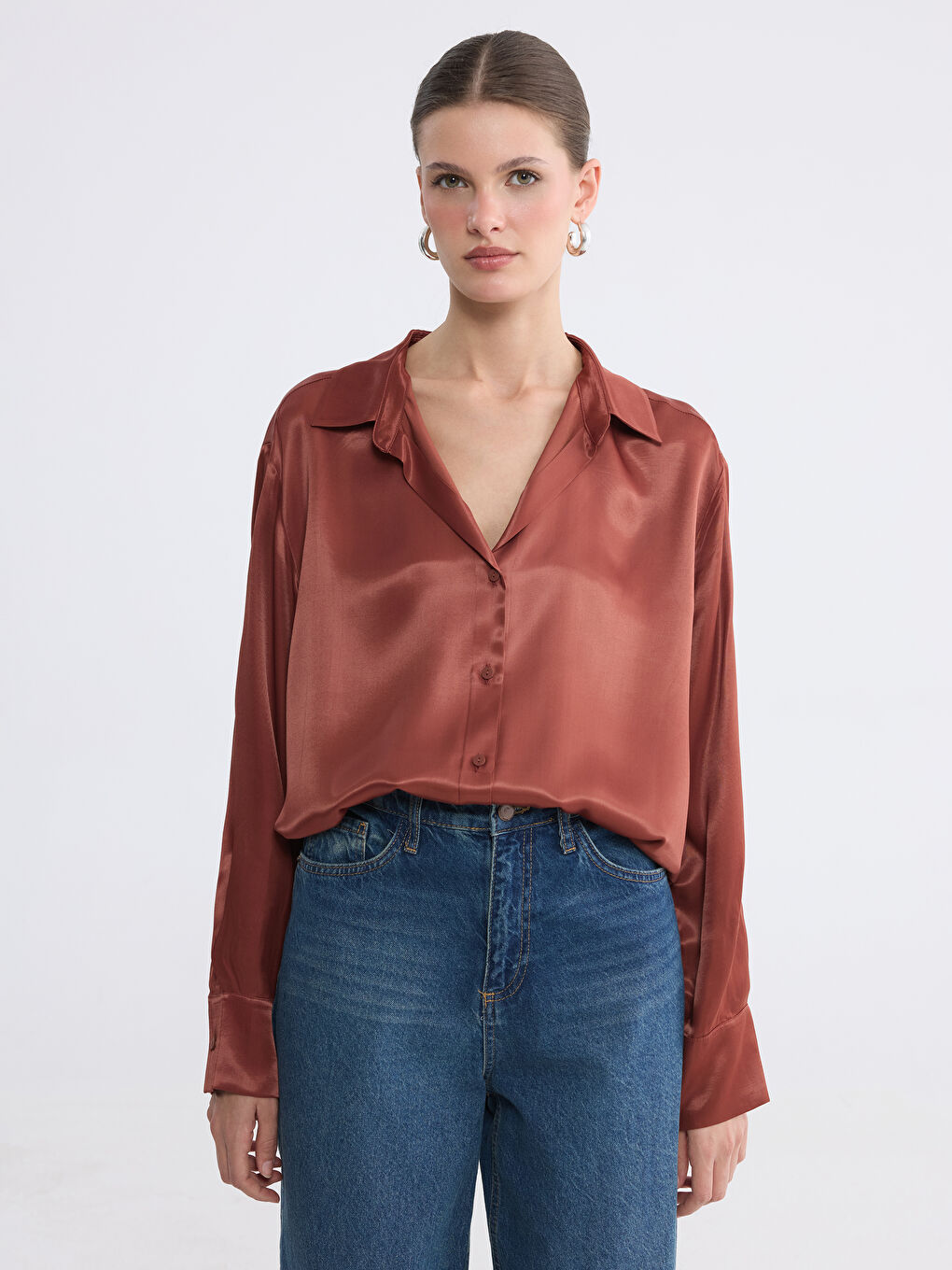 قميص ساتان نسائي