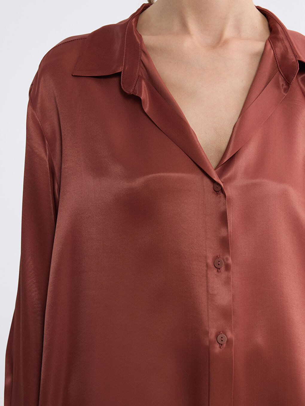 قميص ساتان نسائي-2