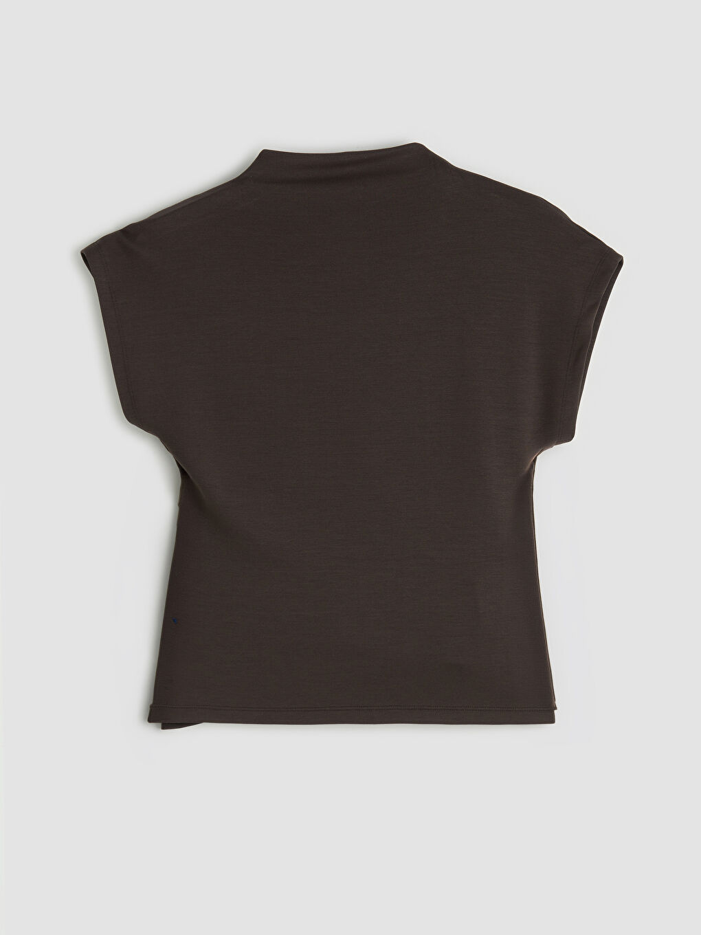 Kahverengi Dökümlü Yaka Bağlama Detaylı Bluz-4