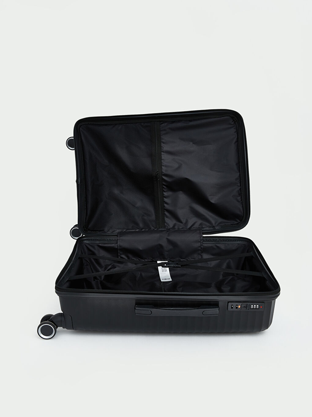 Siyah Kilit Detaylı Orta Boy Valiz-2