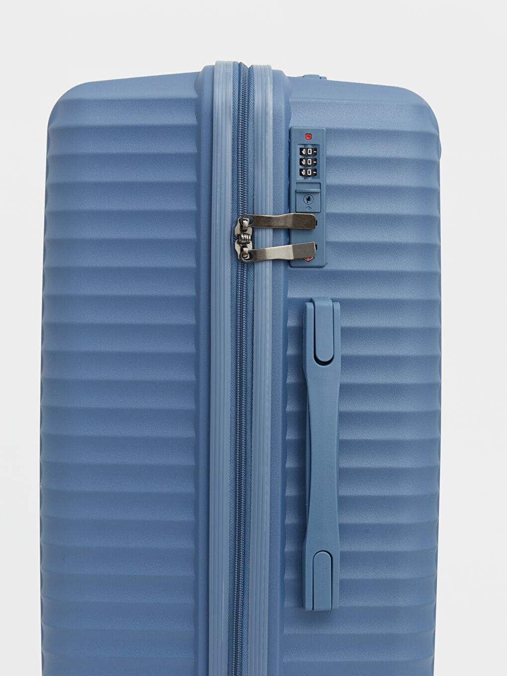 Mavi Kilit Detaylı Orta Boy Valiz-3