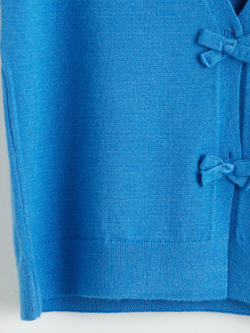 Mavi V Yaka Fiyonk Detaylı Kız Çocuk Triko Hırka-2