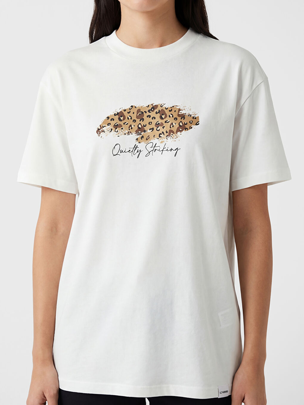 Beyaz Bisiklet Yaka Baskılı Kadın Tişört-1