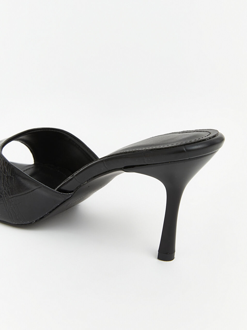 Siyah Sivri Burun Kadın Topuklu Ayakkabı-4