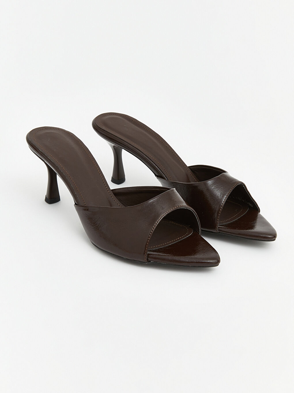 Kahverengi Sivri Burun Kadın Topuklu Ayakkabı