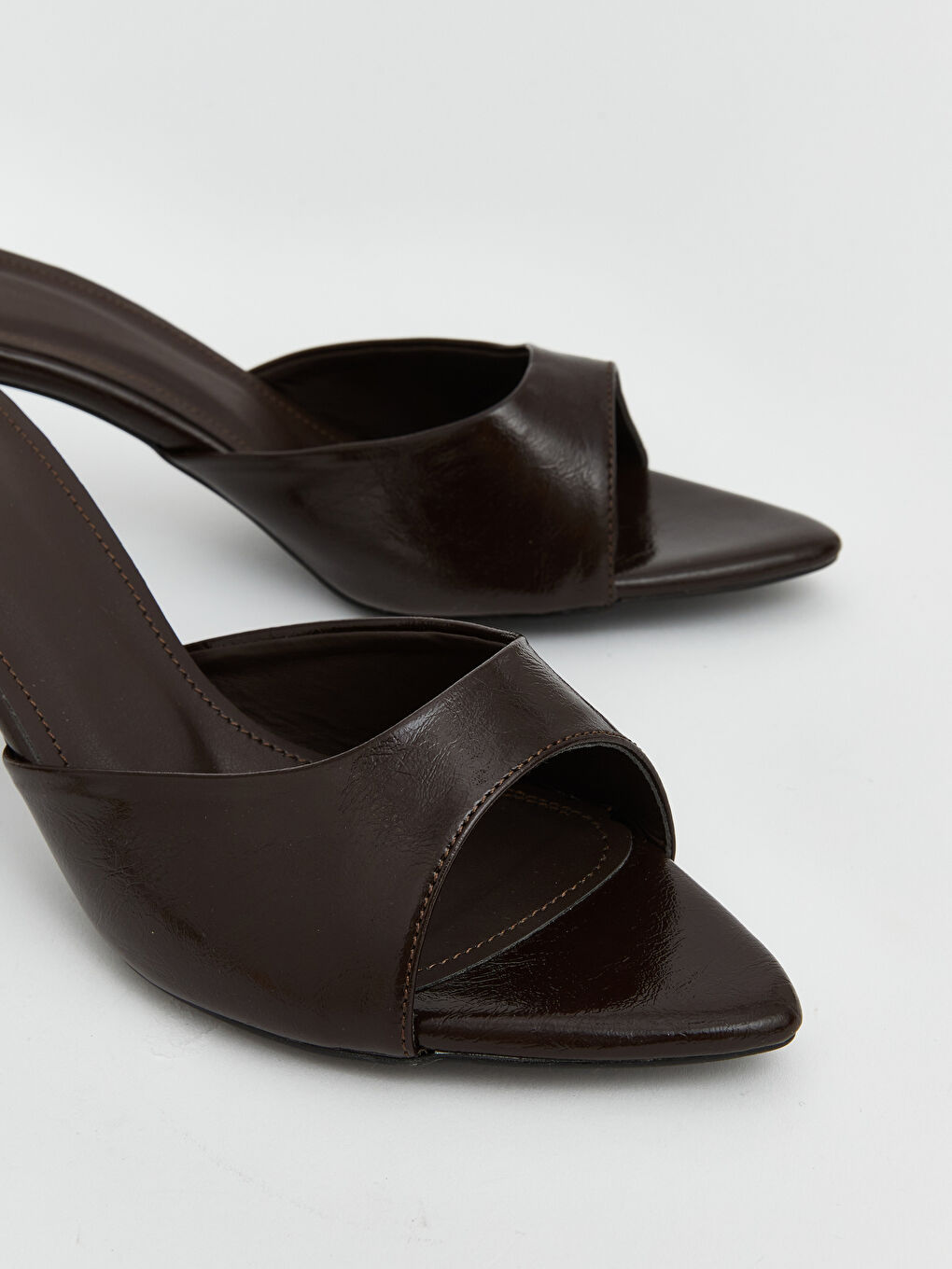 Kahverengi Sivri Burun Kadın Topuklu Ayakkabı-2