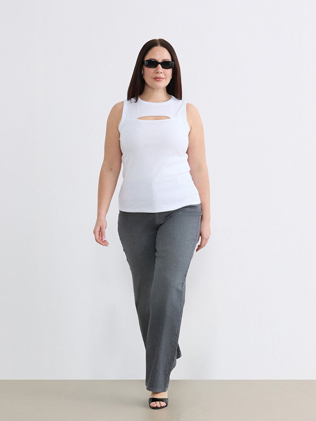 Beyaz Büyük Beden Pencere Detaylı Kadın Atlet-1