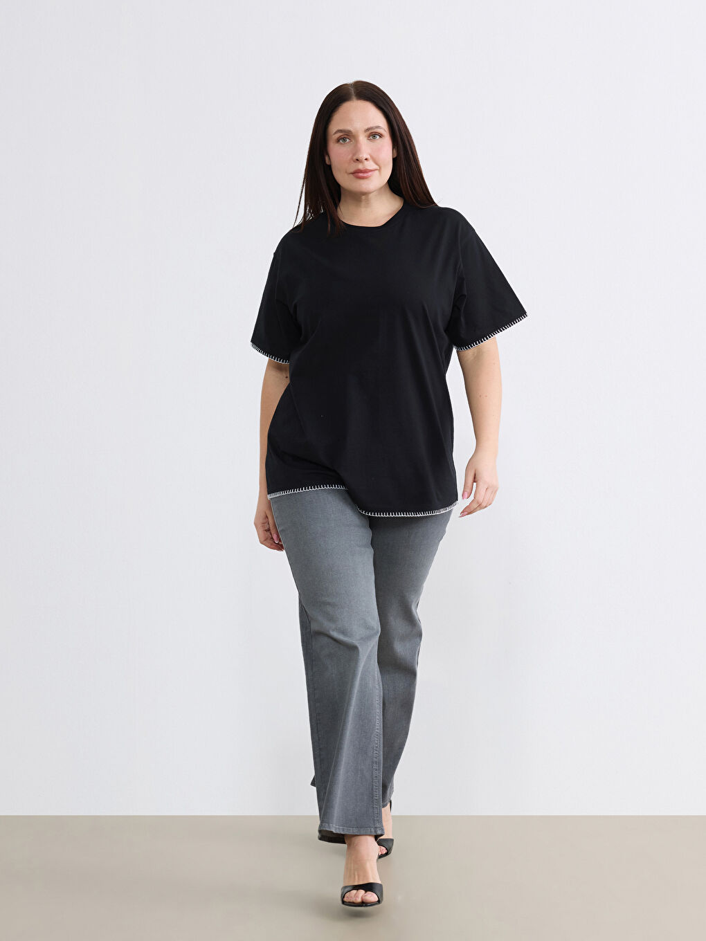 Siyah Büyük Beden Dikiş Detaylı Kadın Tişört-1