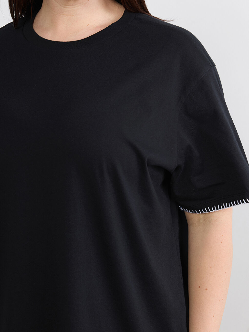 Siyah Büyük Beden Dikiş Detaylı Kadın Tişört-2