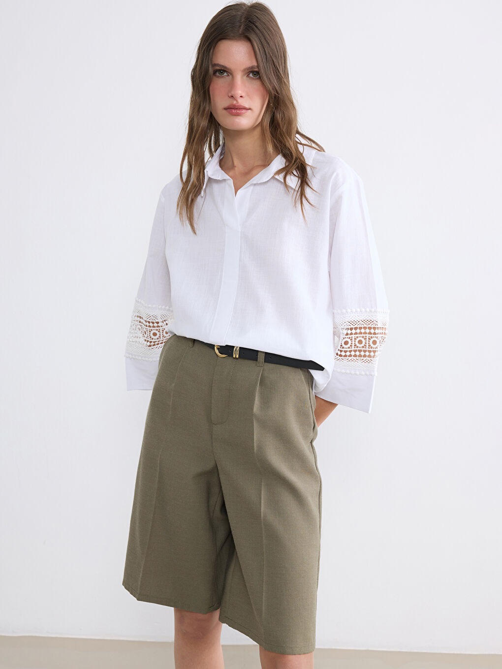 Blouse Femme Oversize à Col Chemise Détails en Dentelle