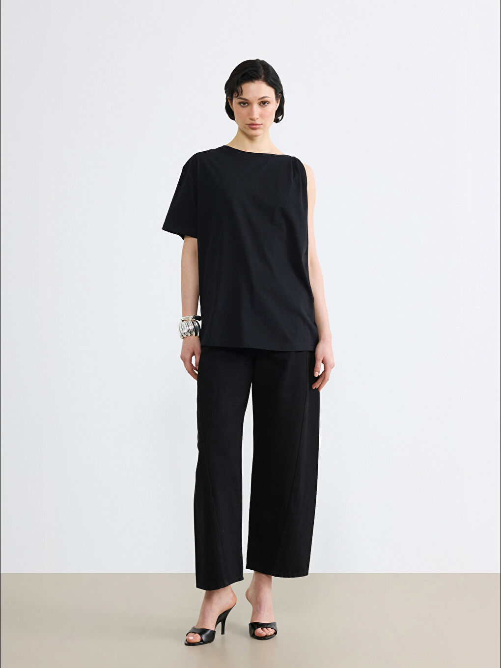 Siyah Bisiklet Yaka Büzgülü Bluz-2