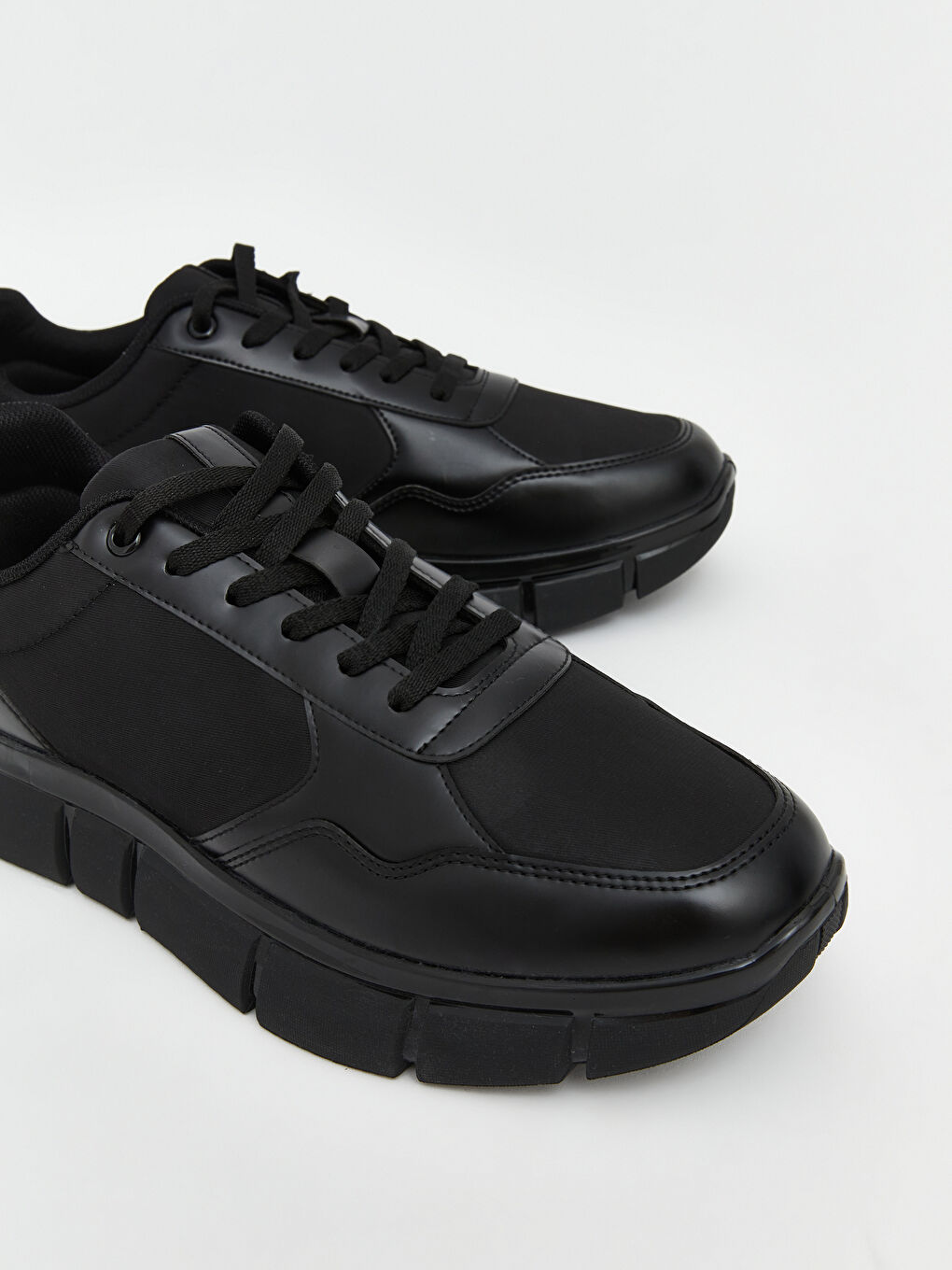 Siyah Deri Görünümlü Erkek Spor Ayakkabı-2