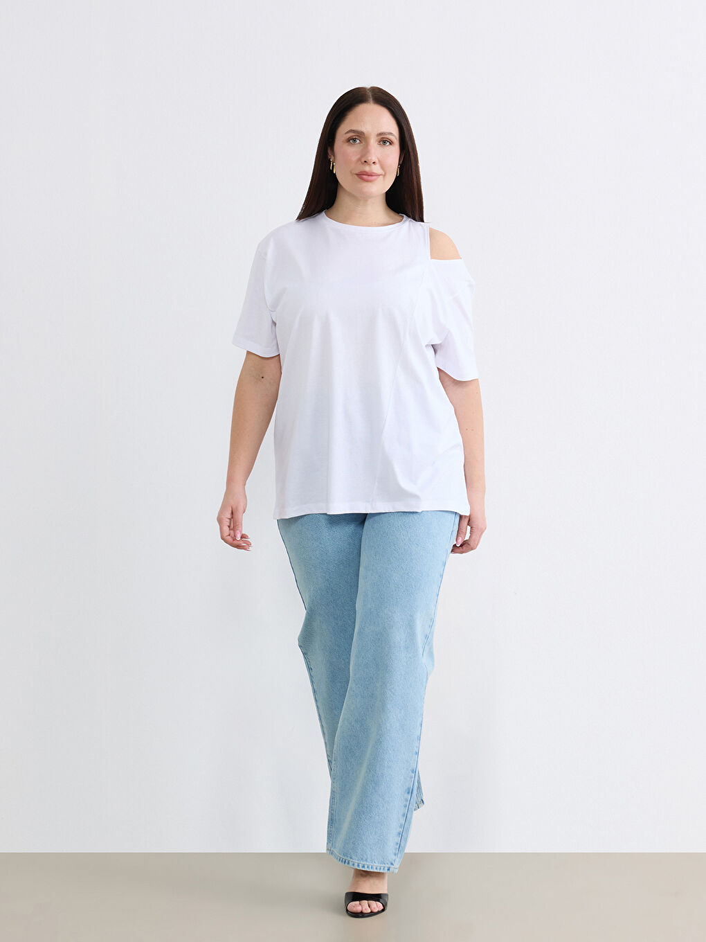 Beyaz Büyük Beden Omuz Dekolteli Bluz-1