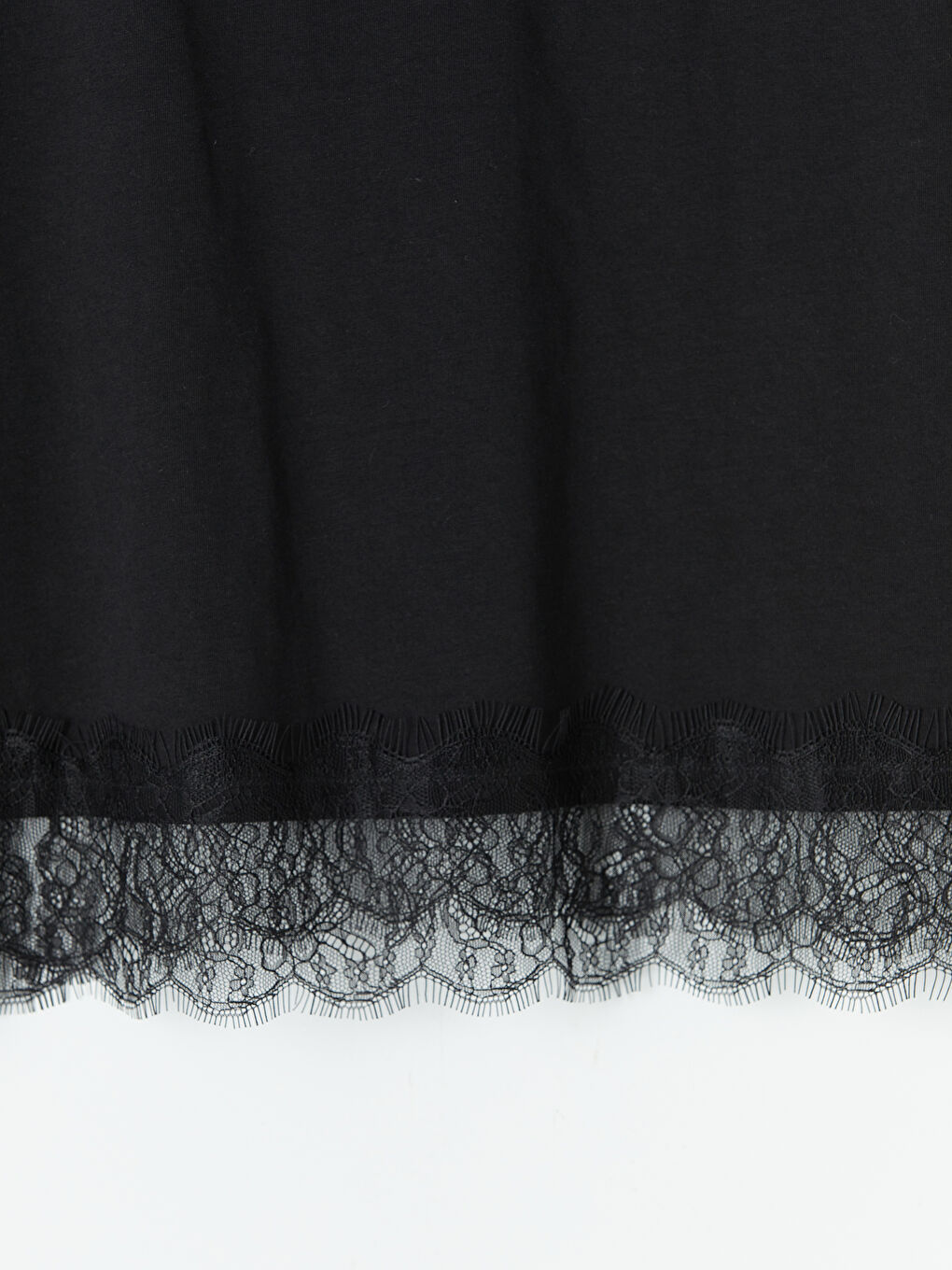 Siyah Bisiklet Yaka Dantel Detaylı Bluz-6