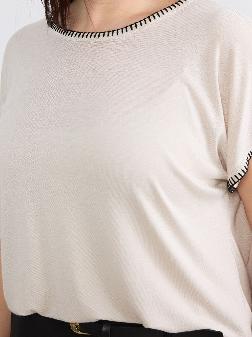 Ekru Büyük Beden Dikiş Detaylı Bluz-2