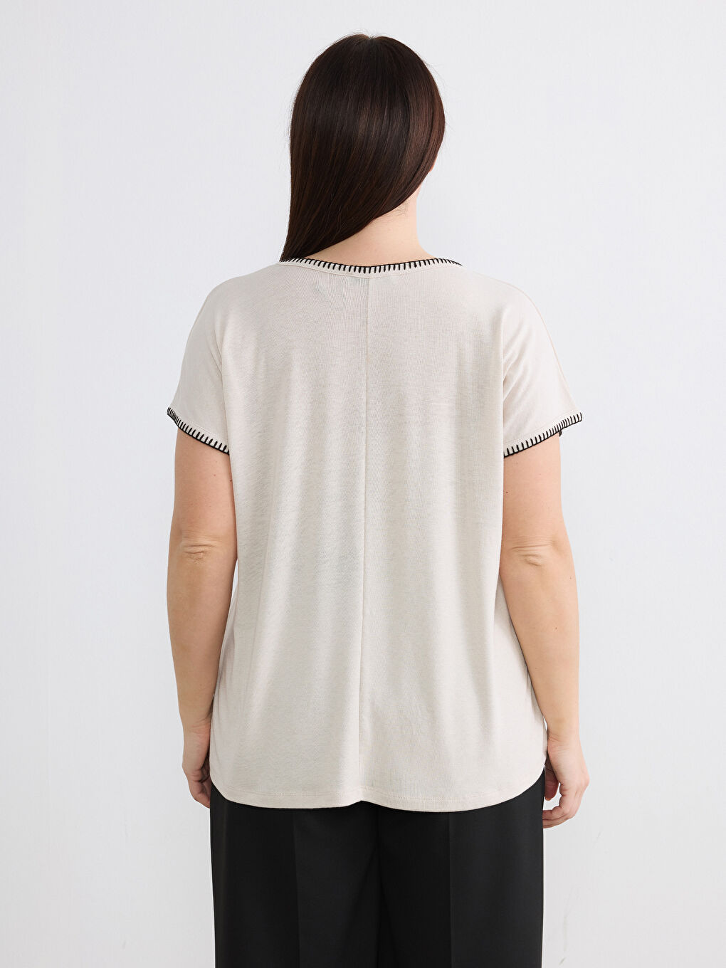 Ekru Büyük Beden Dikiş Detaylı Bluz-3