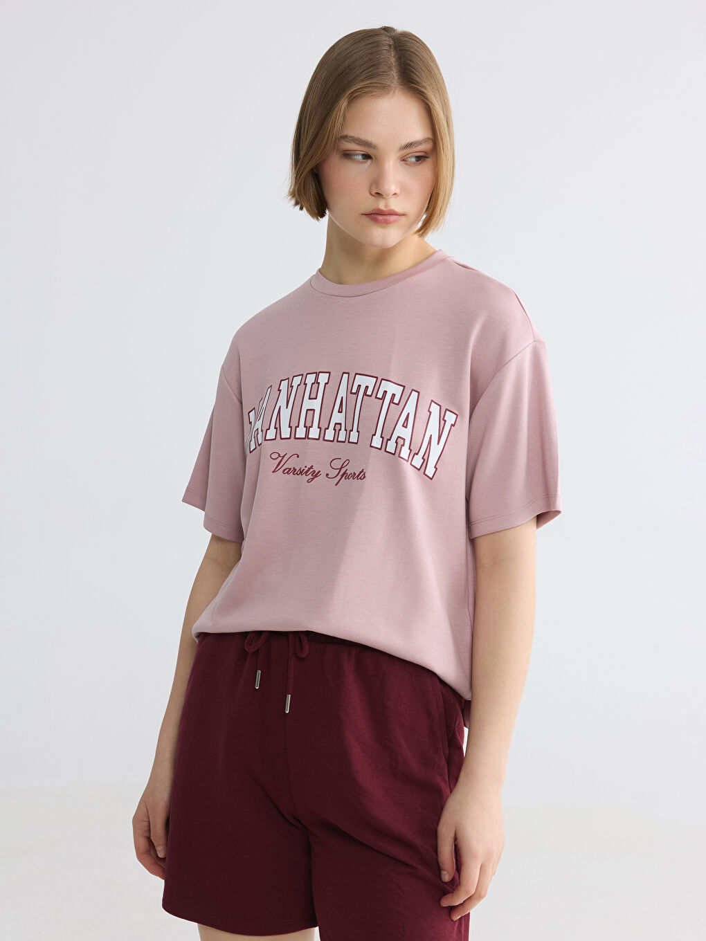 дөңгелек жағалы manhattan принтті әйелдер футболкасы
