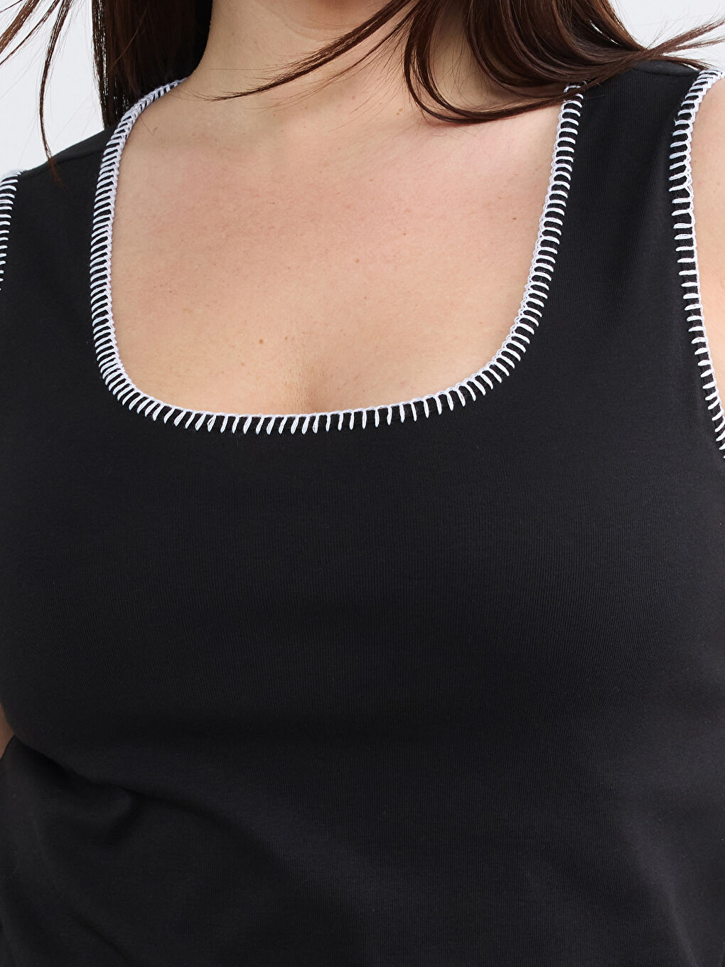 Siyah Büyük Beden Kare Yaka Dikiş Detaylı Kadın Atlet-2