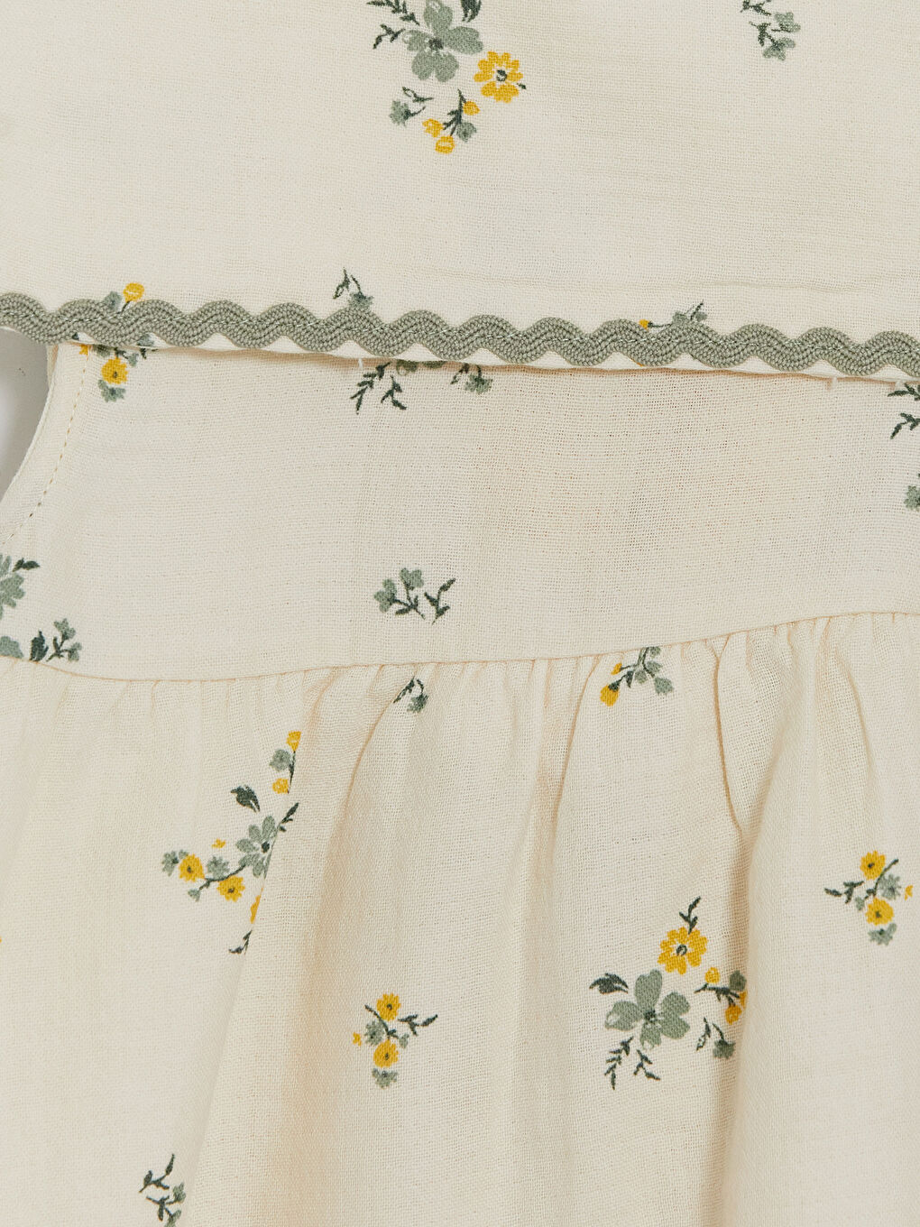Ekru Bebe Yaka Çiçekli Kız Bebek Müslin Elbise-3