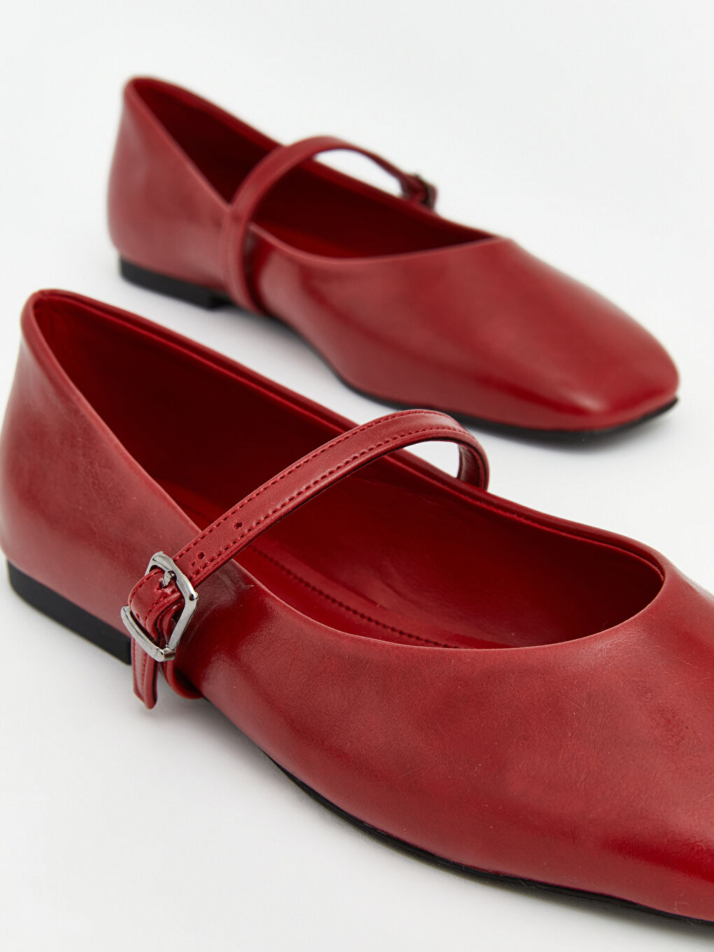 Kırmızı Deri Görünümlü Kadın Babet-2