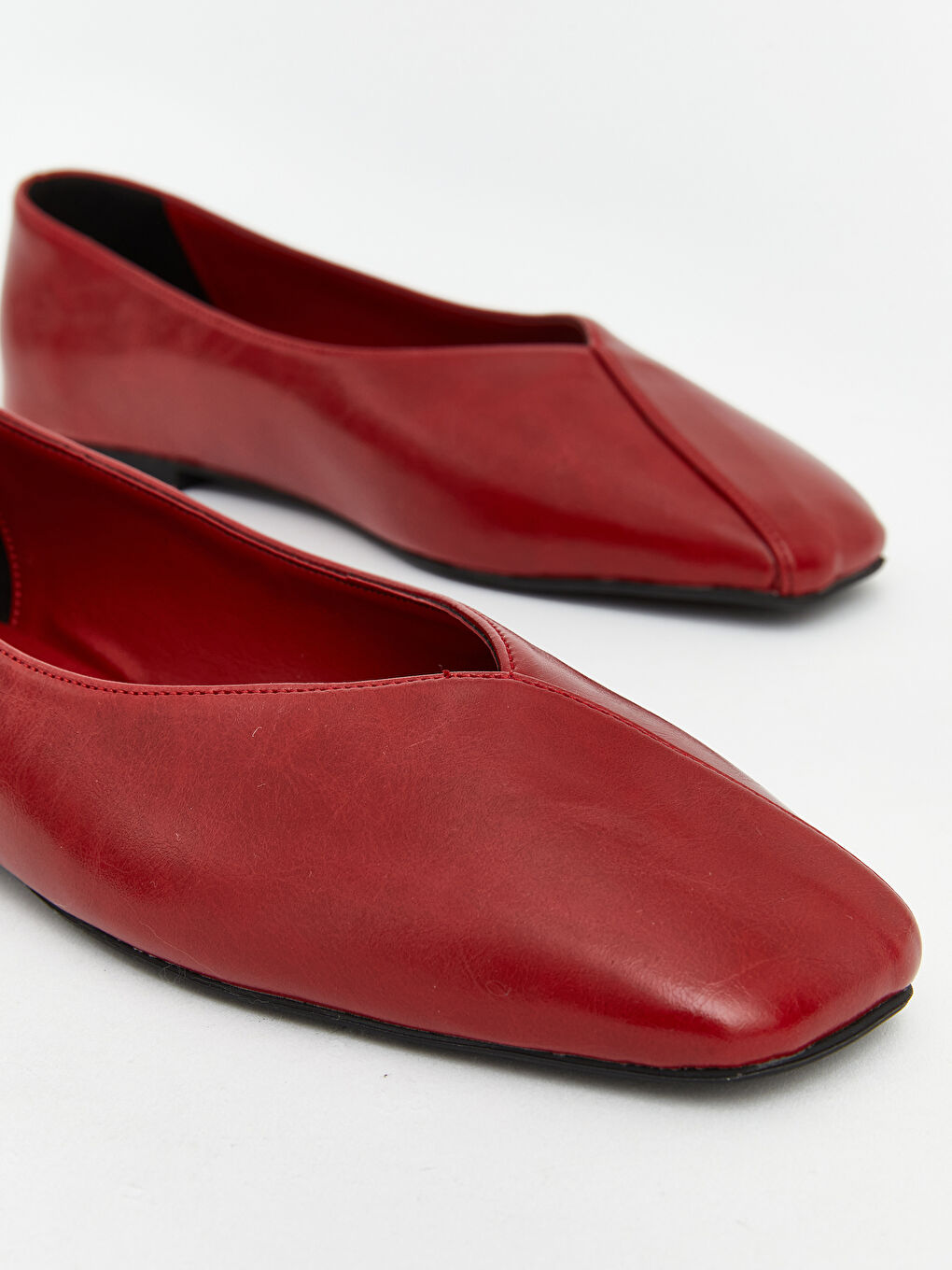 Kırmızı Deri Görünümlü Kadın Babet-2