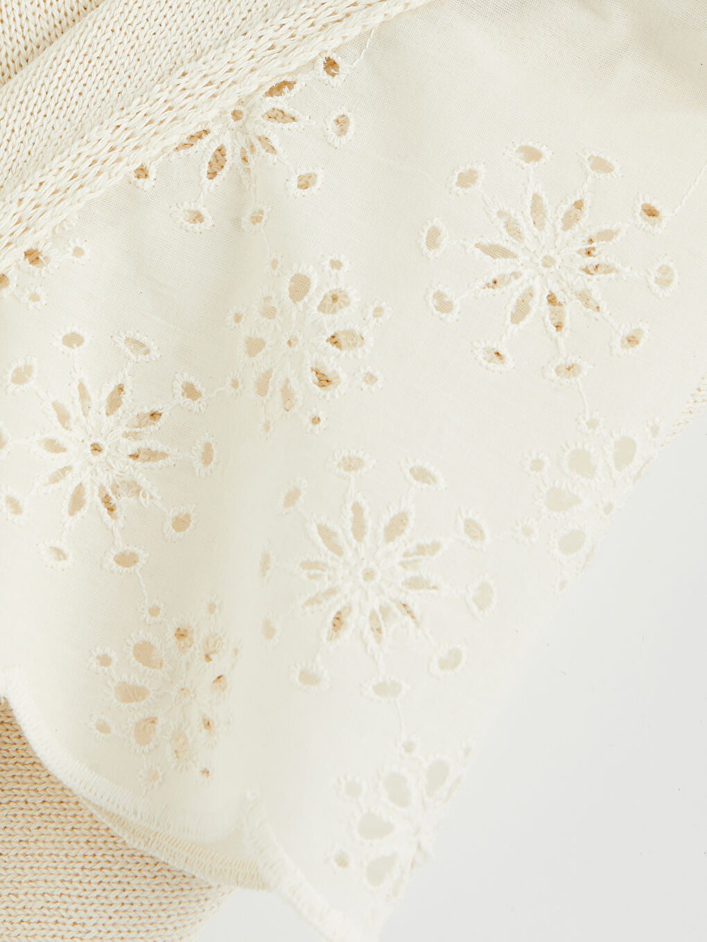 Ekru Bisiklet Yaka Dantel Detaylı Kadın Triko Kazak-2