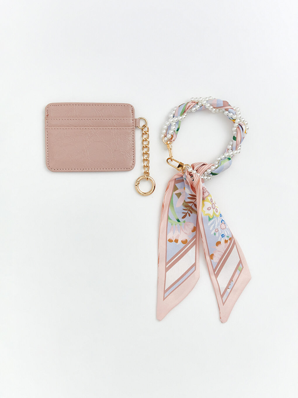 Beyaz Çanta Charmı ve Kadın Cüzdan