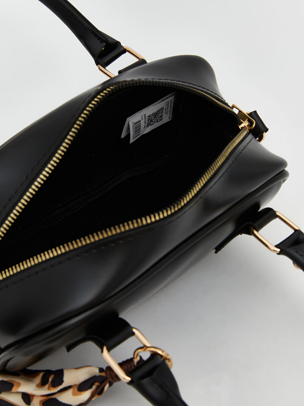 Siyah Deri Görünümlü Fularlı Kadın Omuz Çantası-4