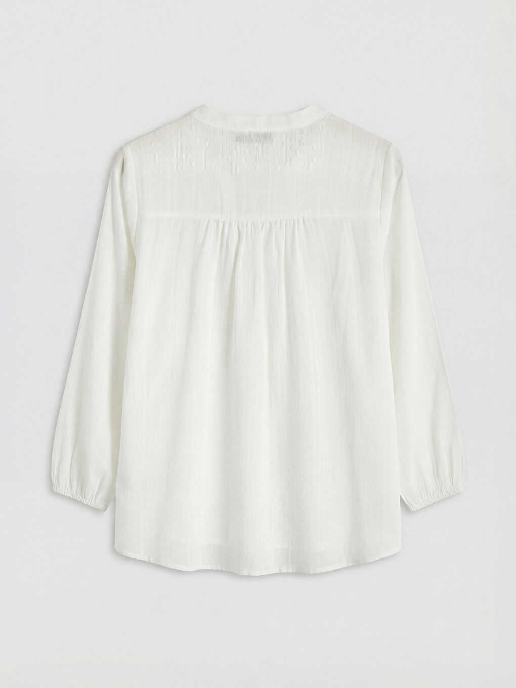 Ekru Kaçık Yaka Nakışlı Bluz-1