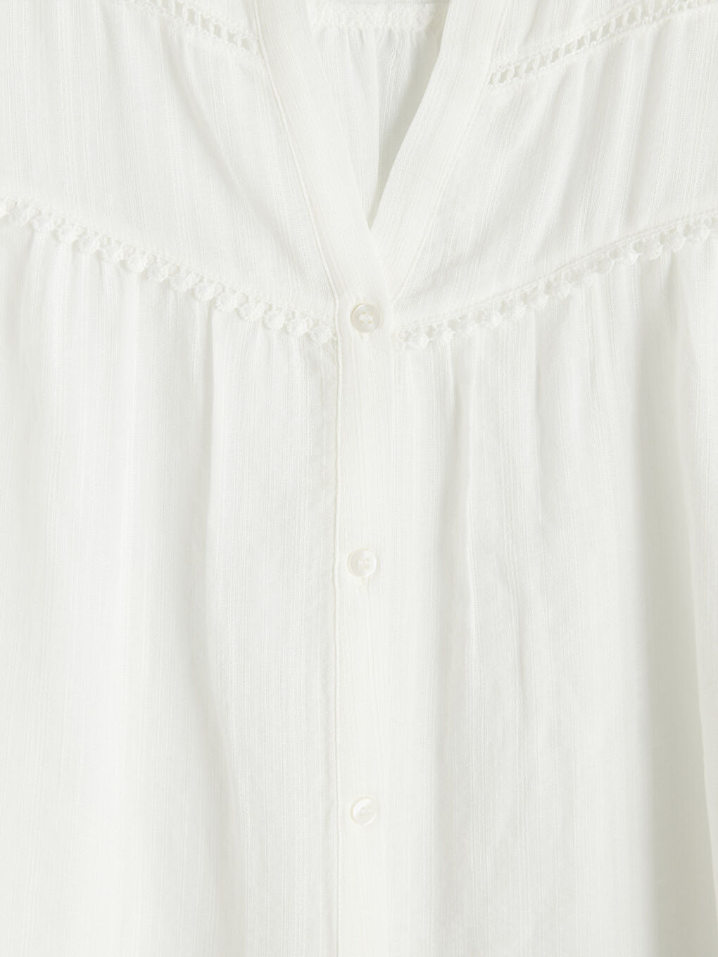 Ekru Kaçık Yaka Nakışlı Bluz-2