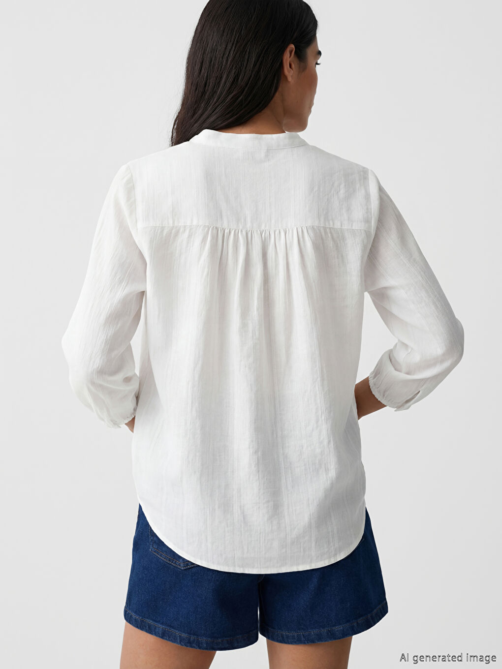 Beyaz Kaçık Yaka Nakışlı Bluz-3