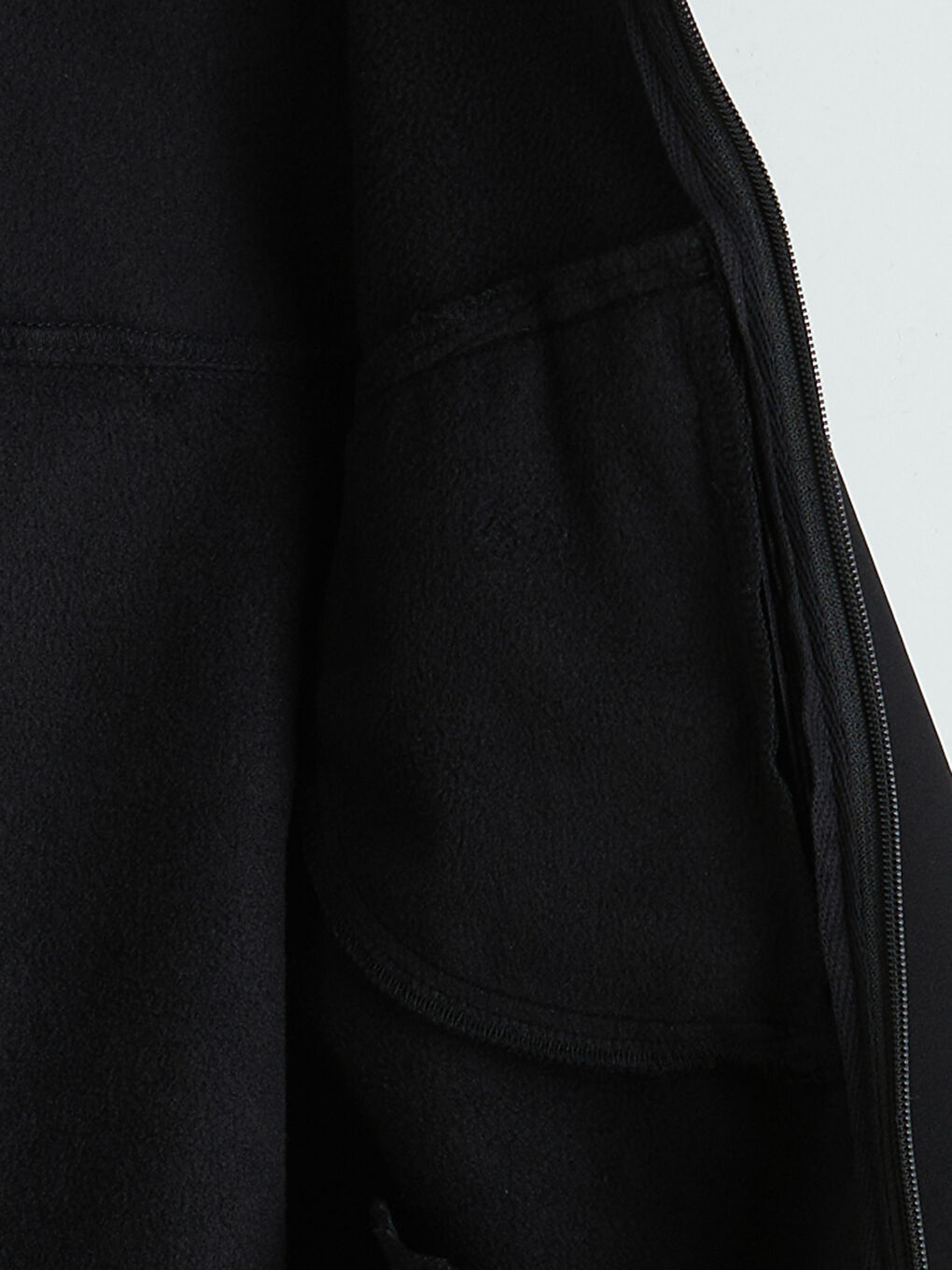 Siyah Kapüşonlu Erkek Çocuk Yağmurluk-3