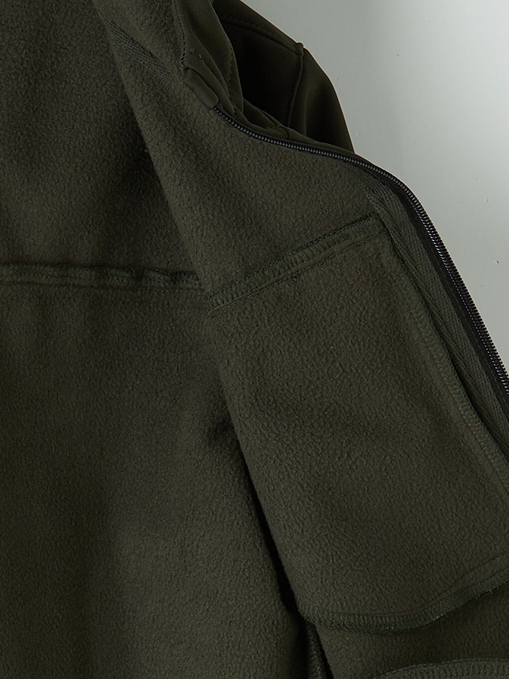 Yeşil Kapüşonlu Erkek Çocuk Yağmurluk-3