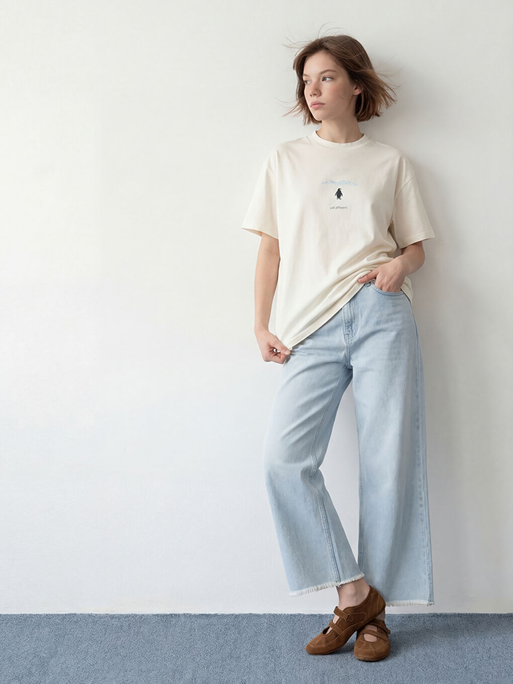 Beyaz Bisiklet Yaka Baskılı Kadın Tişört-2