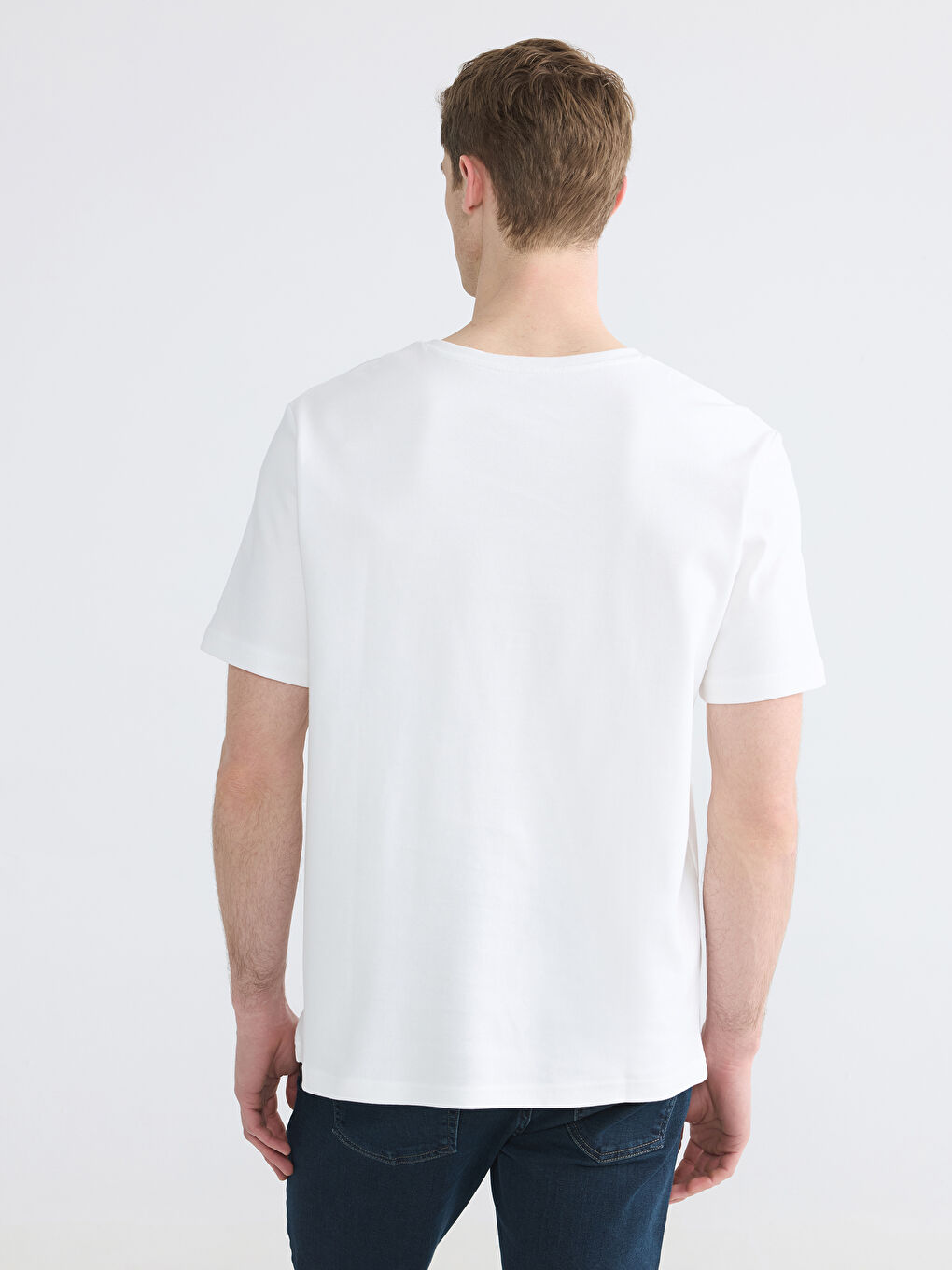 Beyaz V Yaka Erkek Tişört-3