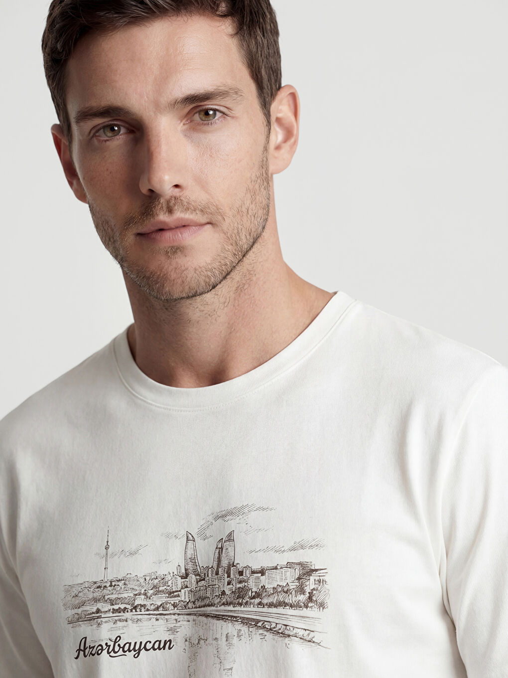 Beyaz Bisiklet Yaka Azerbaycan Baskılı Erkek Tişört-2