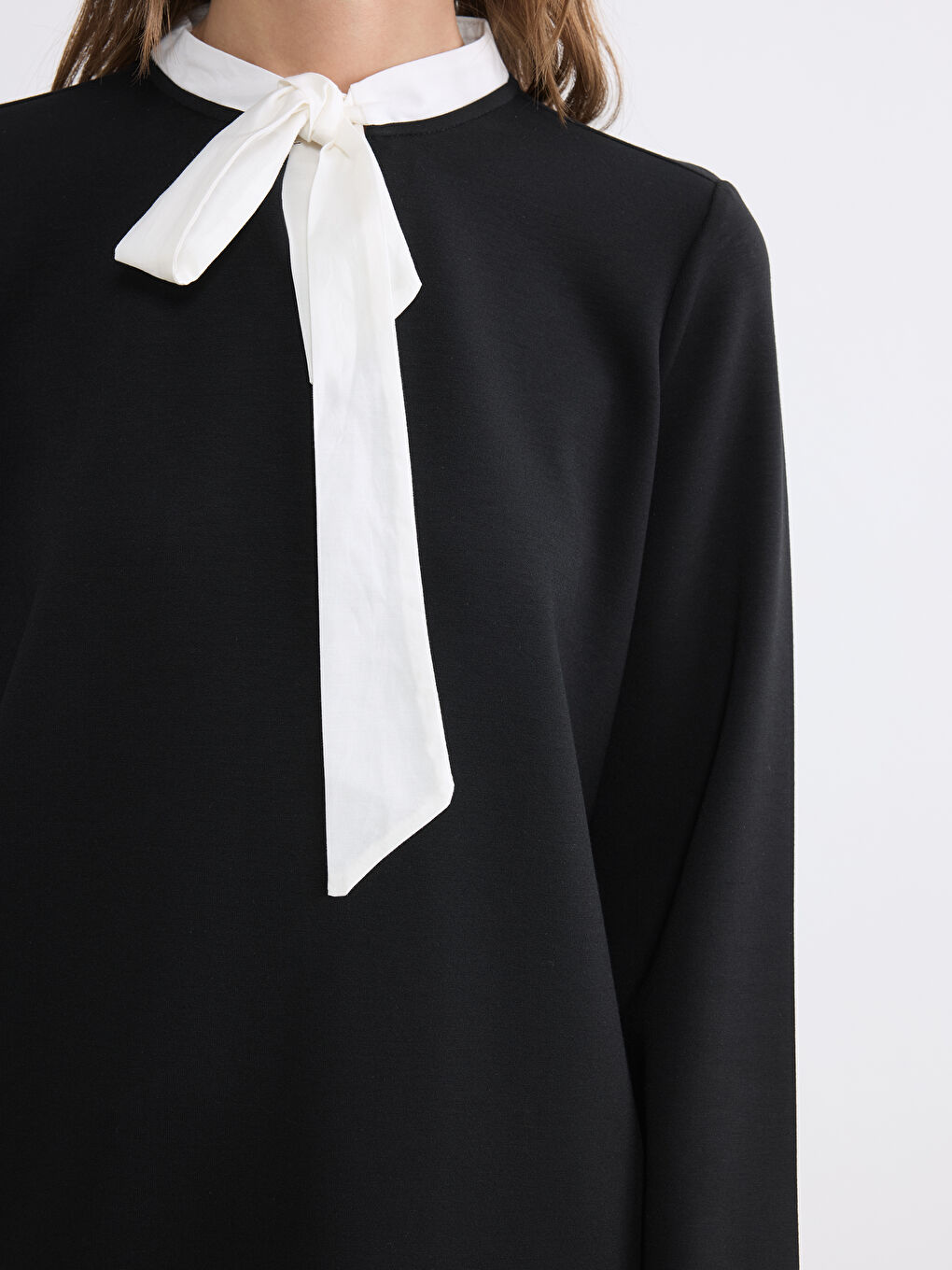 Siyah Fular Yaka Soft Touch Kadın Tunik-2